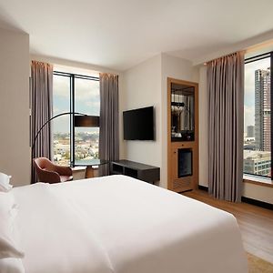 Camera premium con letto king size d'angolo